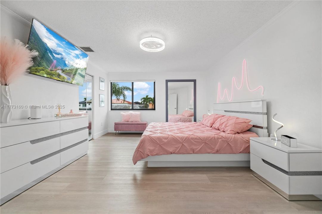 Recently Sold: $849,900 (4 beds, 3 baths, 2062 Square Feet)