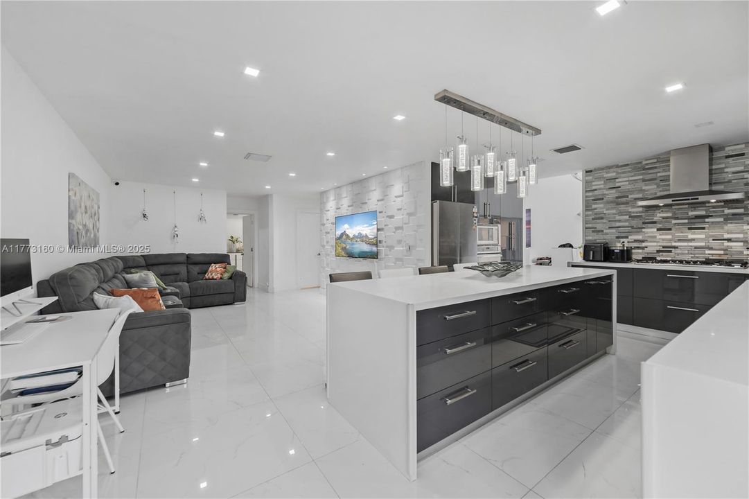 Recently Sold: $849,900 (4 beds, 3 baths, 2062 Square Feet)