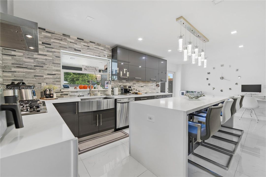 Recently Sold: $849,900 (4 beds, 3 baths, 2062 Square Feet)