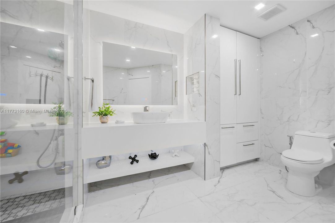 Recently Sold: $849,900 (4 beds, 3 baths, 2062 Square Feet)