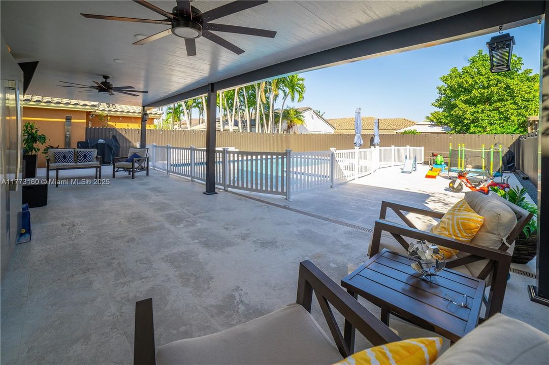 Recently Sold: $849,900 (4 beds, 3 baths, 2062 Square Feet)