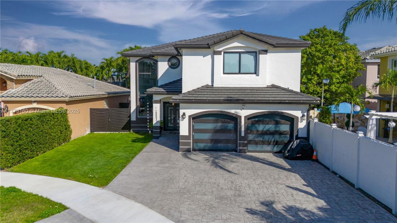 Recently Sold: $849,900 (4 beds, 3 baths, 2062 Square Feet)