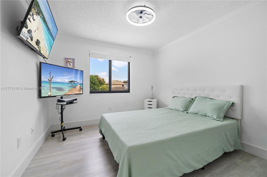 Recently Sold: $849,900 (4 beds, 3 baths, 2062 Square Feet)