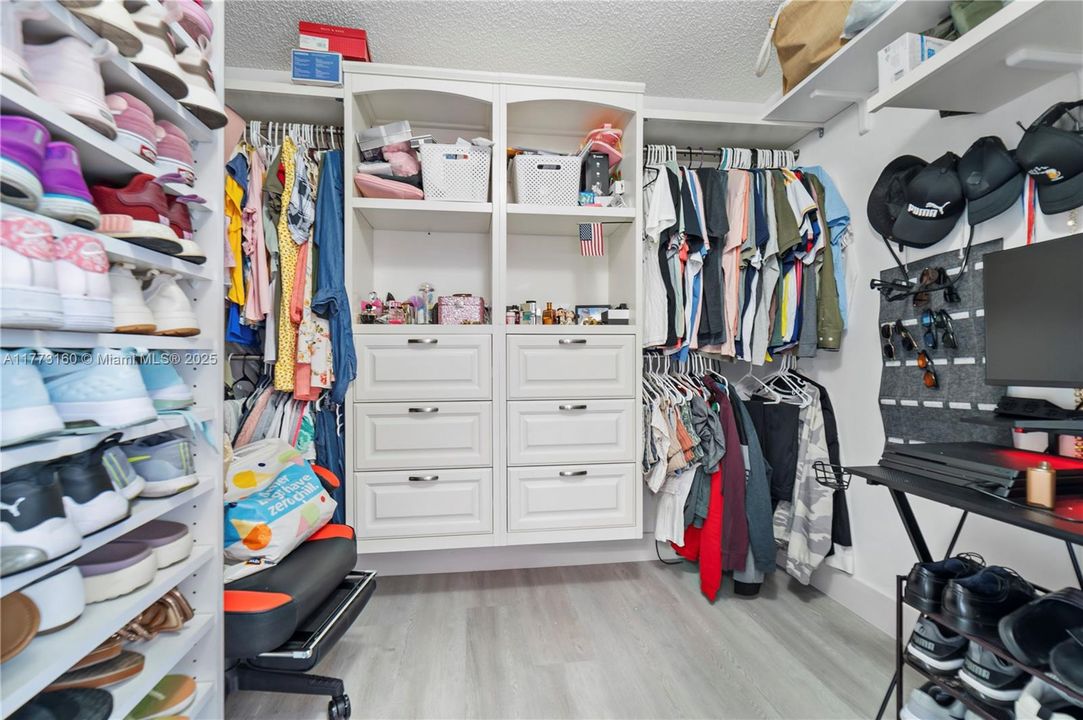 Recently Sold: $849,900 (4 beds, 3 baths, 2062 Square Feet)