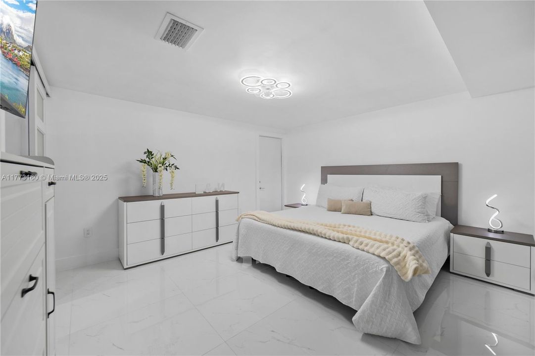 Recently Sold: $849,900 (4 beds, 3 baths, 2062 Square Feet)