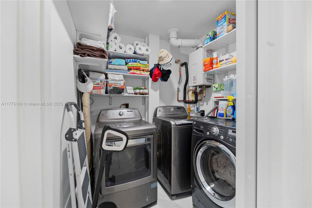 Recently Sold: $849,900 (4 beds, 3 baths, 2062 Square Feet)