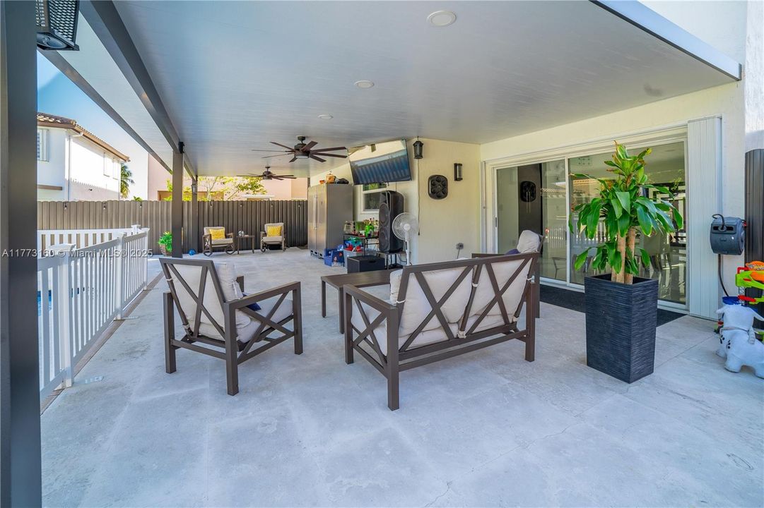 Recently Sold: $849,900 (4 beds, 3 baths, 2062 Square Feet)