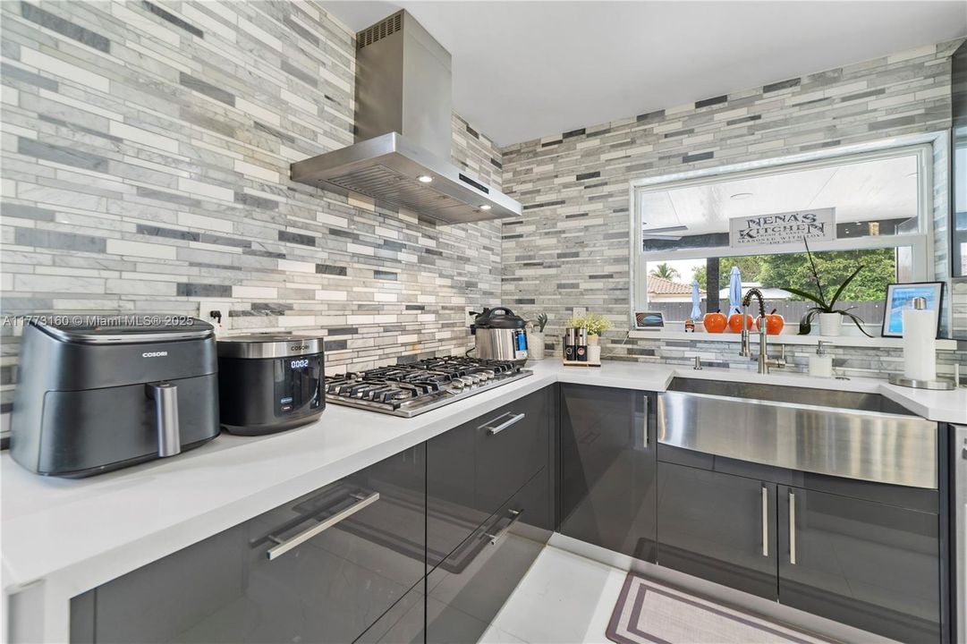 Recently Sold: $849,900 (4 beds, 3 baths, 2062 Square Feet)