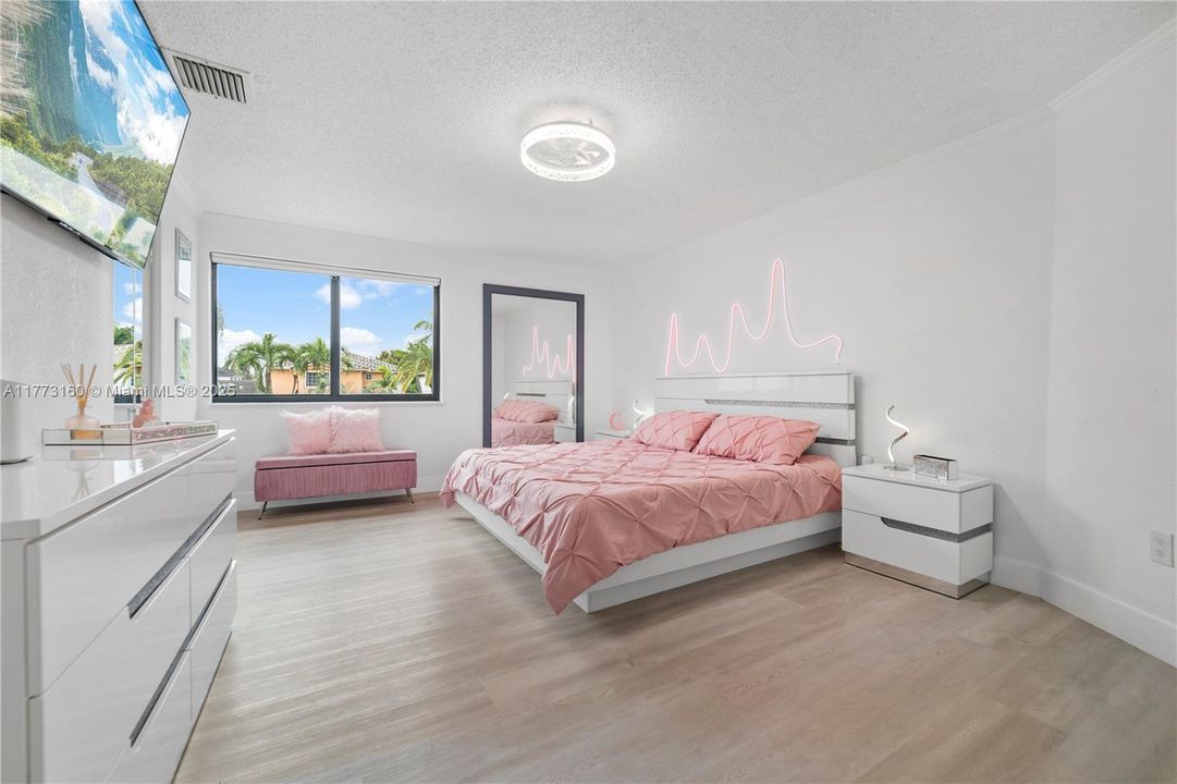 Recently Sold: $849,900 (4 beds, 3 baths, 2062 Square Feet)