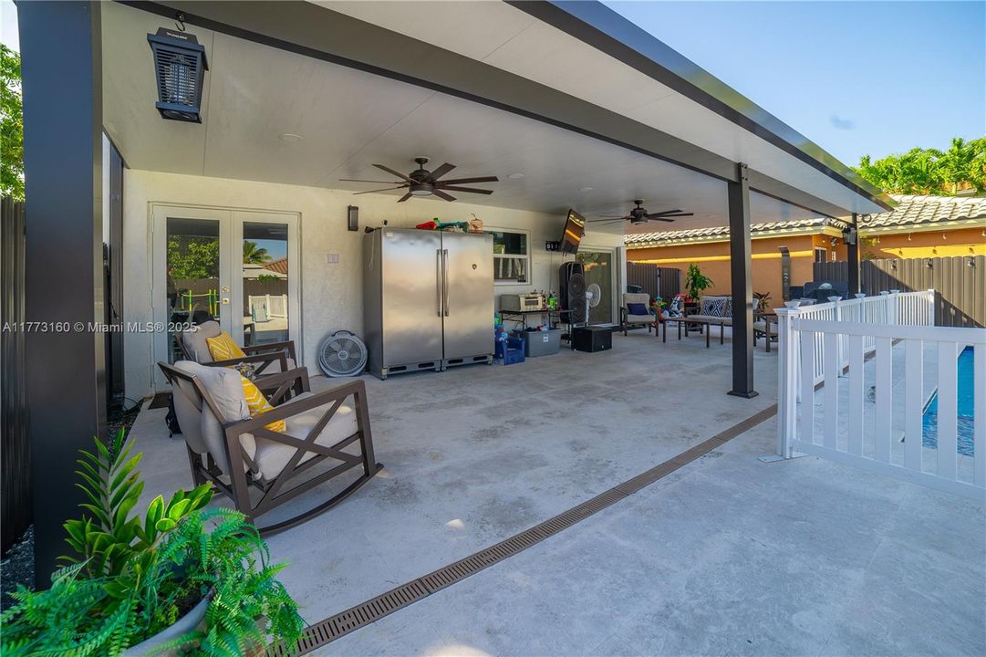 Recently Sold: $849,900 (4 beds, 3 baths, 2062 Square Feet)