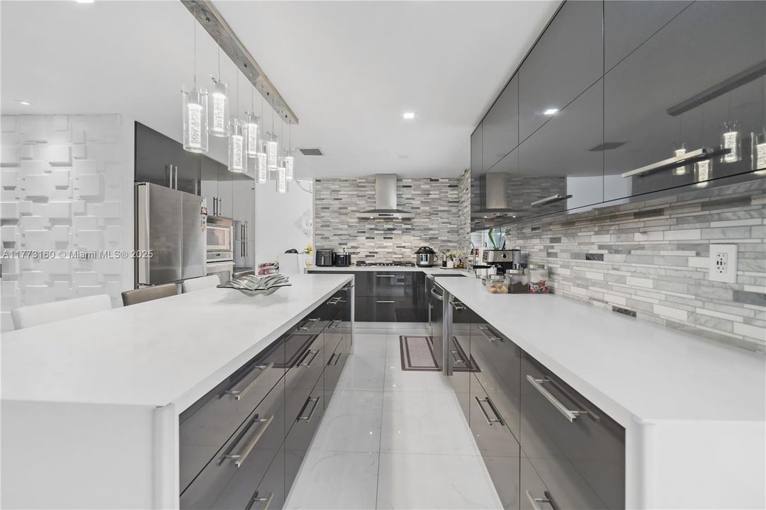 Recently Sold: $849,900 (4 beds, 3 baths, 2062 Square Feet)