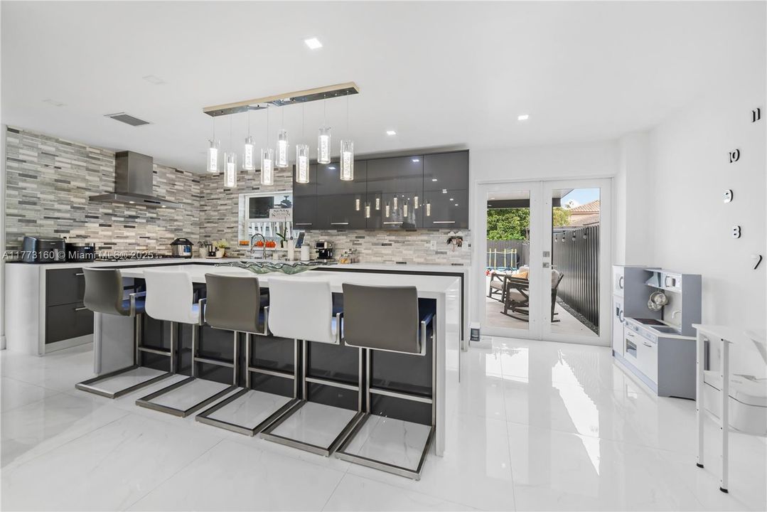 Recently Sold: $849,900 (4 beds, 3 baths, 2062 Square Feet)