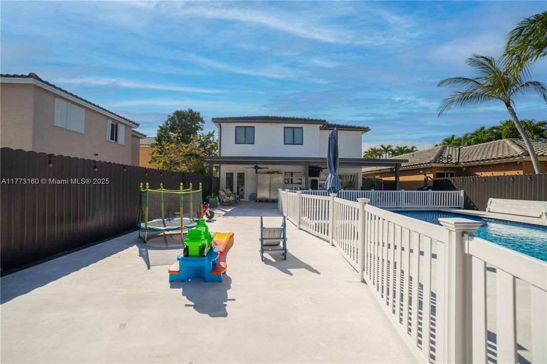 Recently Sold: $849,900 (4 beds, 3 baths, 2062 Square Feet)