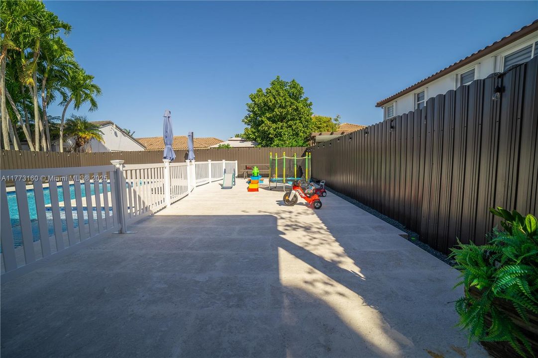 Recently Sold: $849,900 (4 beds, 3 baths, 2062 Square Feet)