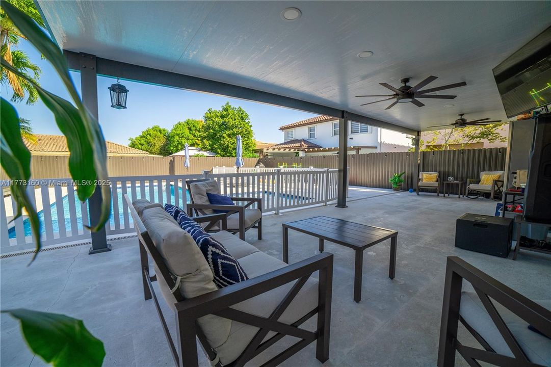 Recently Sold: $849,900 (4 beds, 3 baths, 2062 Square Feet)