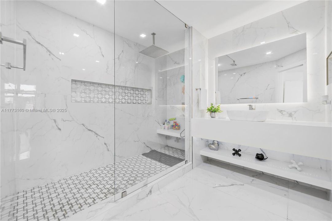 Recently Sold: $849,900 (4 beds, 3 baths, 2062 Square Feet)