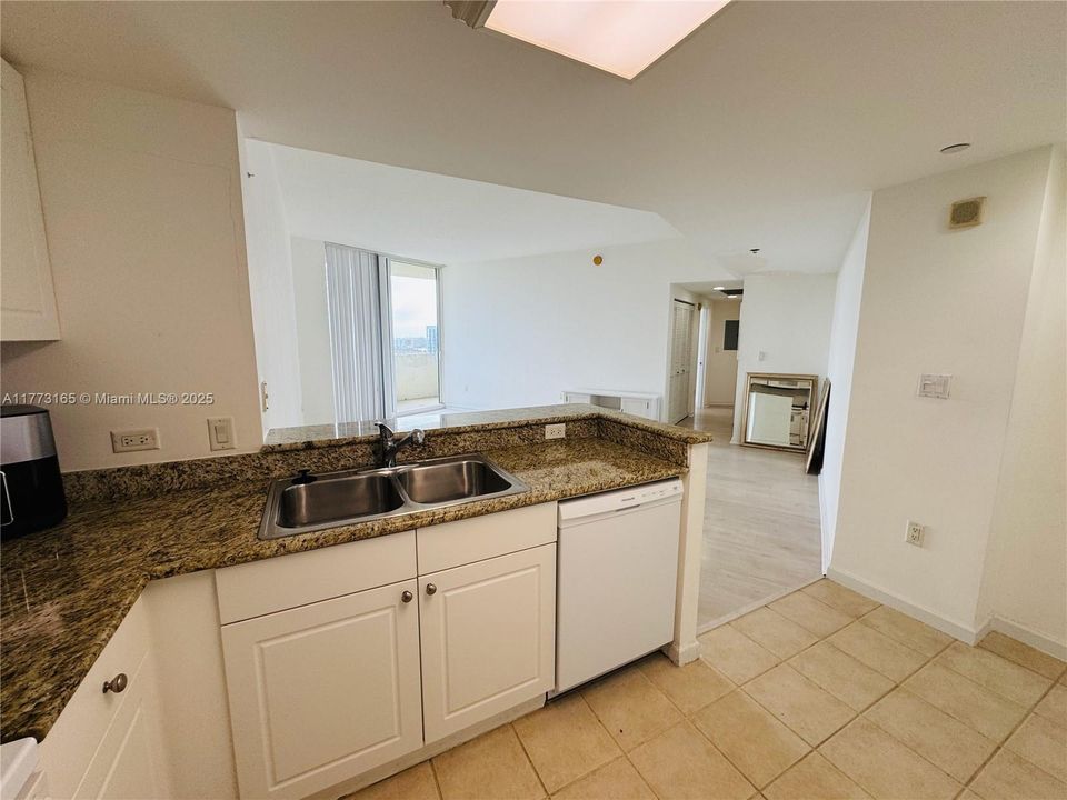 Недавно арендовано: $2,250 (1 спален, 1 ванн, 860 Квадратных фут)