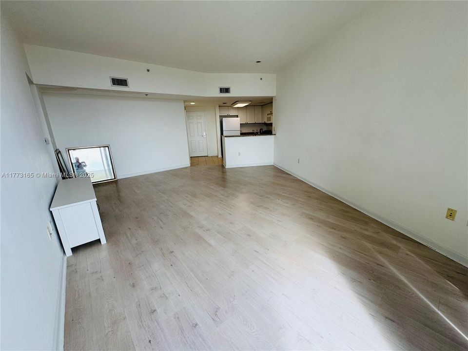 Недавно арендовано: $2,250 (1 спален, 1 ванн, 860 Квадратных фут)