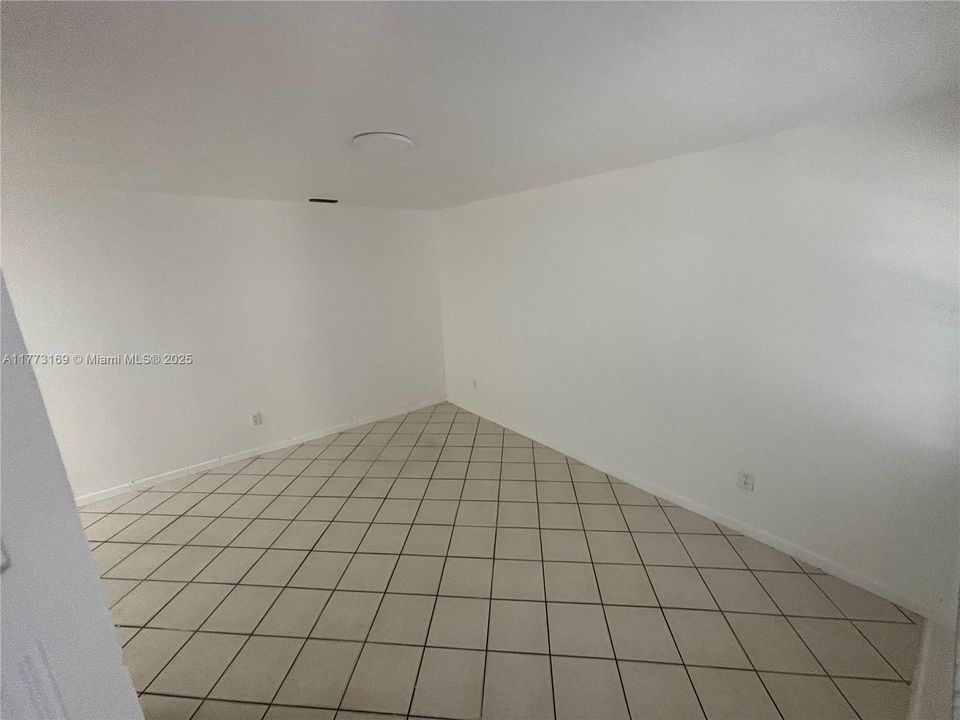 Recently Rented: $1,560 (1 beds, 1 baths, 0 Square Feet)