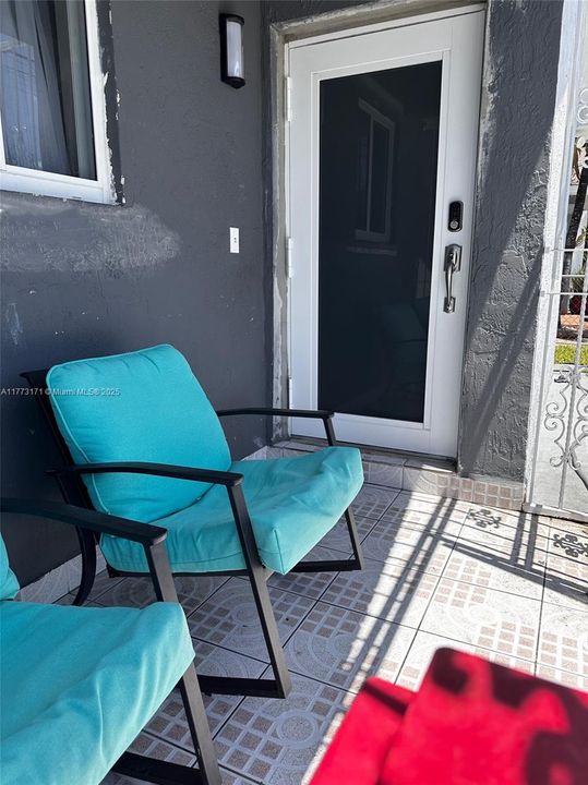 Recently Rented: $3,200 (4 beds, 2 baths, 1703 Square Feet)