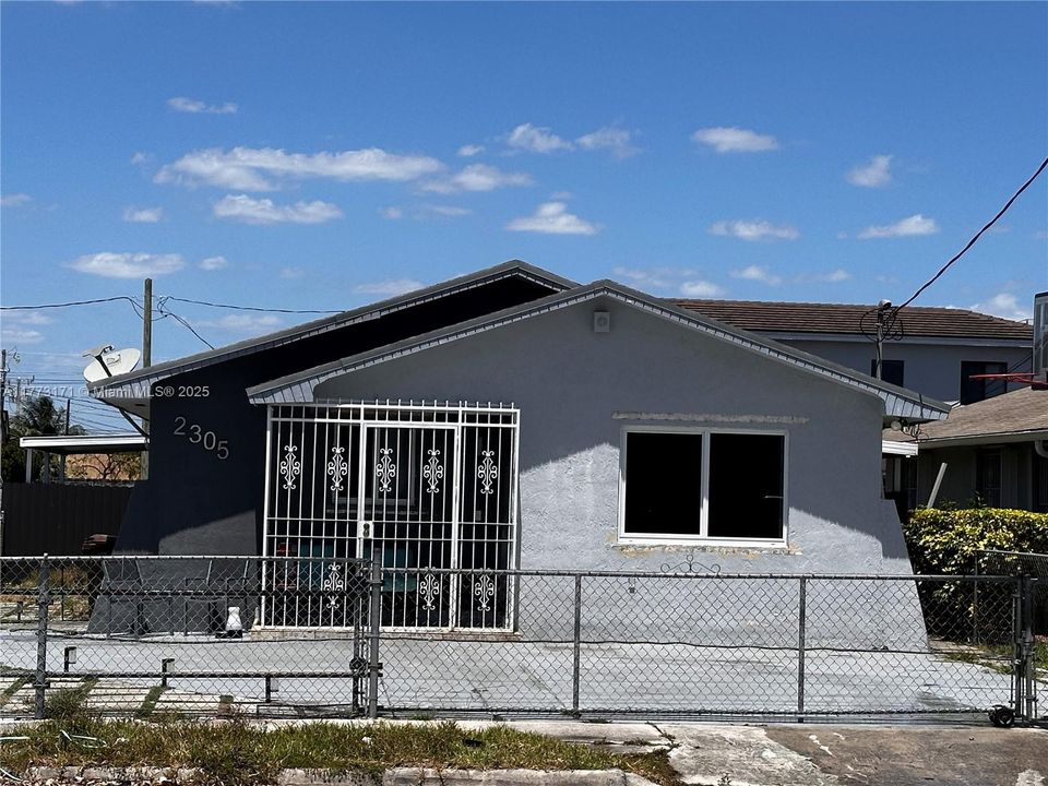 Recently Rented: $3,200 (4 beds, 2 baths, 1703 Square Feet)