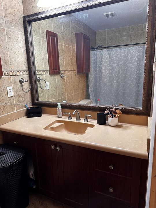 Recently Rented: $3,200 (4 beds, 2 baths, 1703 Square Feet)