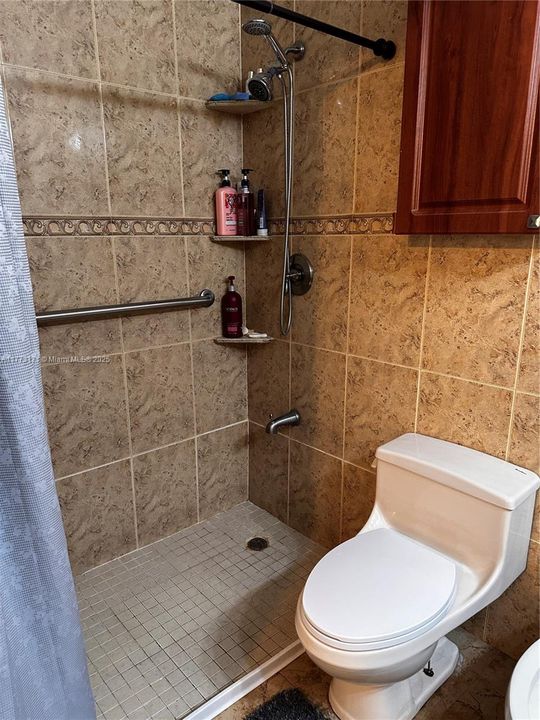 Recently Rented: $3,200 (4 beds, 2 baths, 1703 Square Feet)