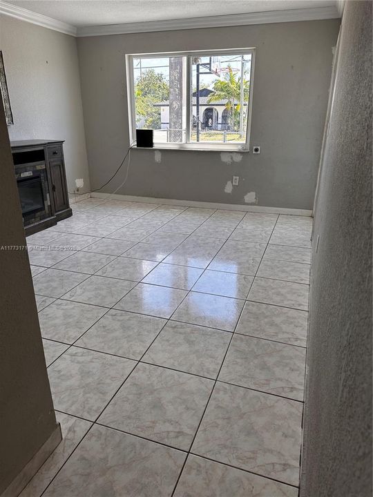 Recently Rented: $3,200 (4 beds, 2 baths, 1703 Square Feet)