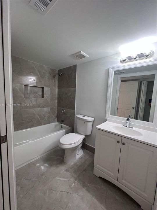 Vendido Recientemente: $381,000 (2 camas, 2 baños, 1054 Pies cuadrados)