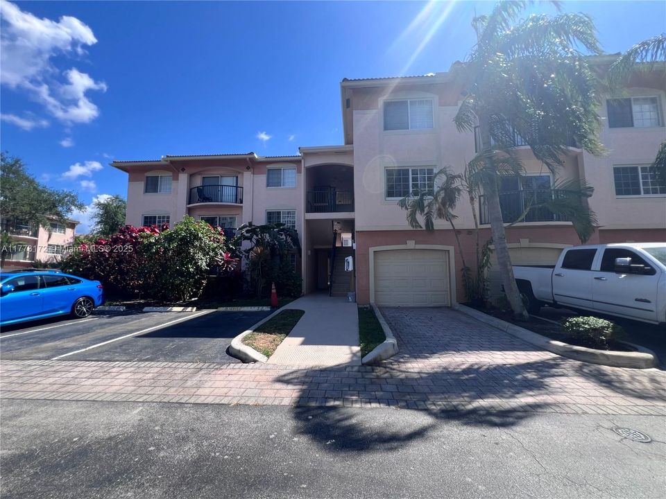 Vendido Recientemente: $381,000 (2 camas, 2 baños, 1054 Pies cuadrados)