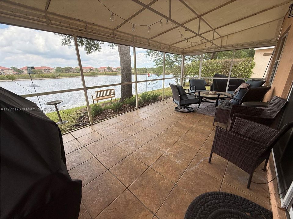 Active With Contract: $539,997 (3 beds, 2 baths, 1402 Square Feet)