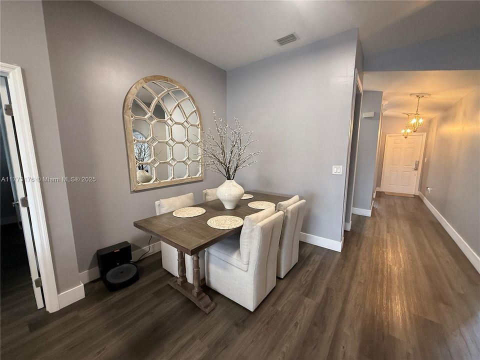 Active With Contract: $539,997 (3 beds, 2 baths, 1402 Square Feet)