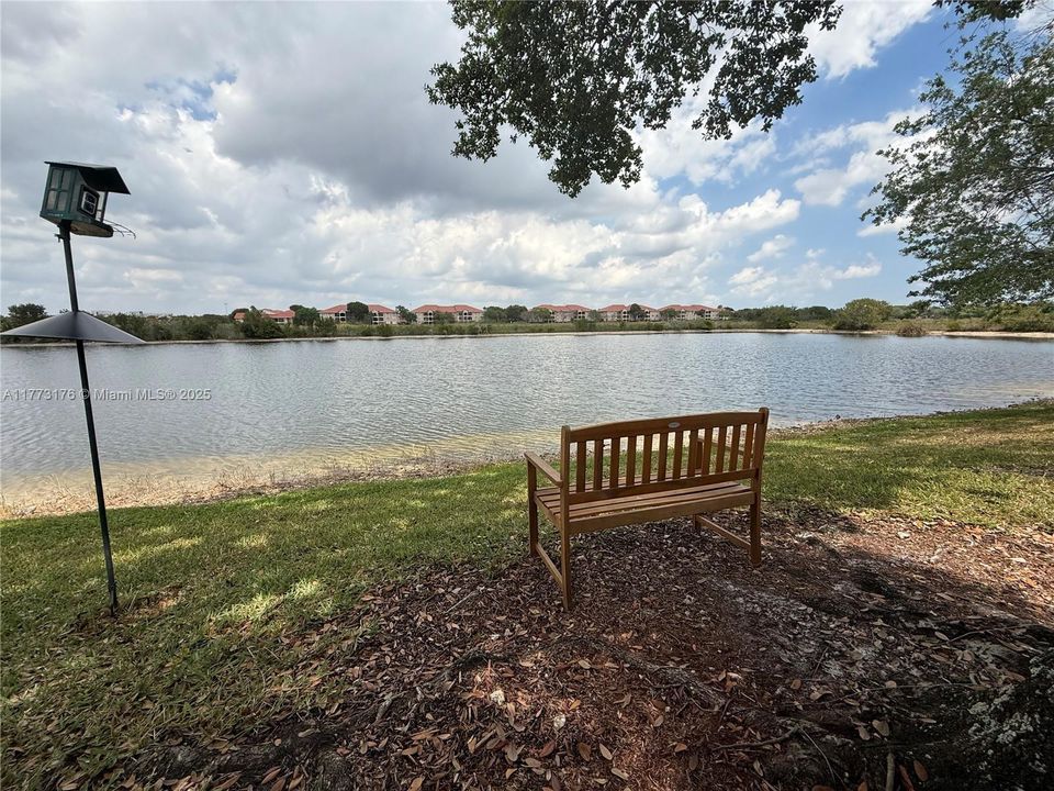 Active With Contract: $539,997 (3 beds, 2 baths, 1402 Square Feet)