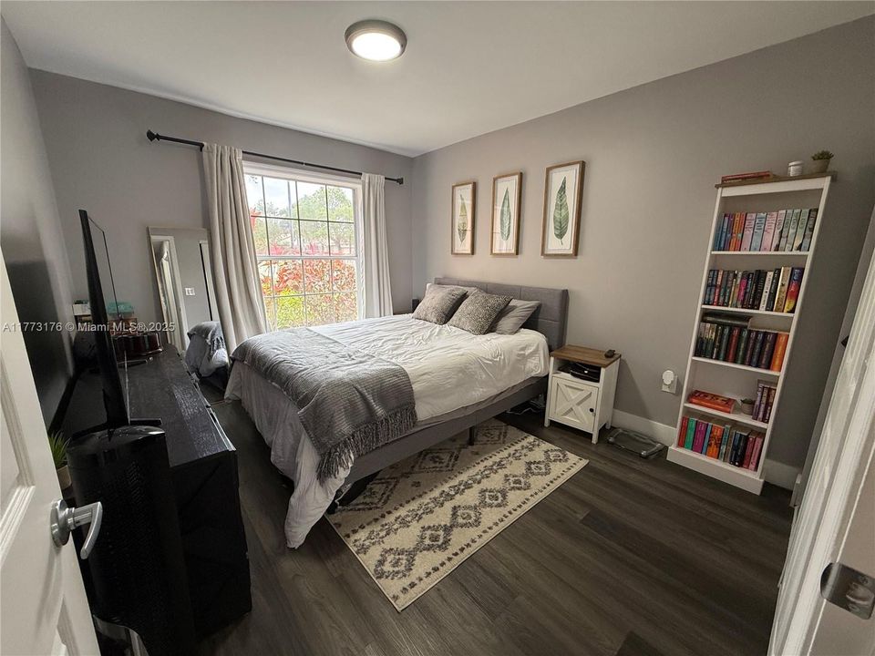 Active With Contract: $539,997 (3 beds, 2 baths, 1402 Square Feet)