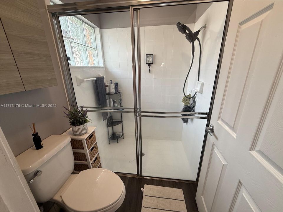 Active With Contract: $539,997 (3 beds, 2 baths, 1402 Square Feet)