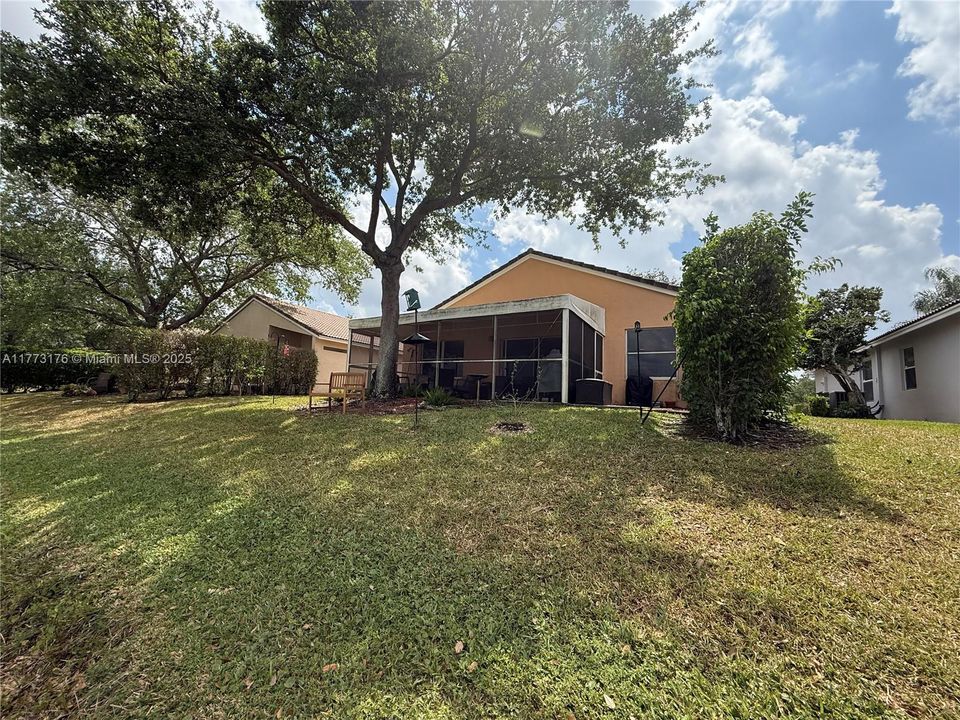 Active With Contract: $539,997 (3 beds, 2 baths, 1402 Square Feet)