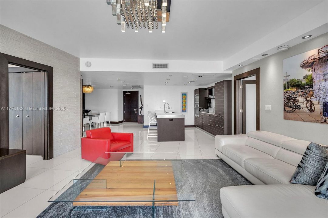 最近租的: $8,000 (2 贝兹, 2 浴室, 1500 平方英尺)