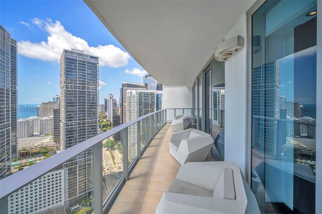 最近租的: $8,000 (2 贝兹, 2 浴室, 1500 平方英尺)