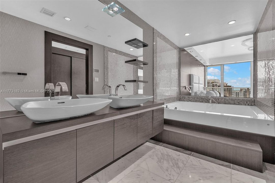 最近租的: $8,000 (2 贝兹, 2 浴室, 1500 平方英尺)