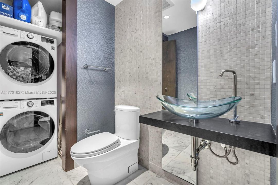 最近租的: $8,000 (2 贝兹, 2 浴室, 1500 平方英尺)