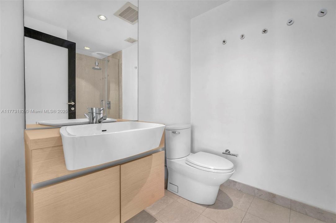 最近租的: $8,000 (2 贝兹, 2 浴室, 1500 平方英尺)