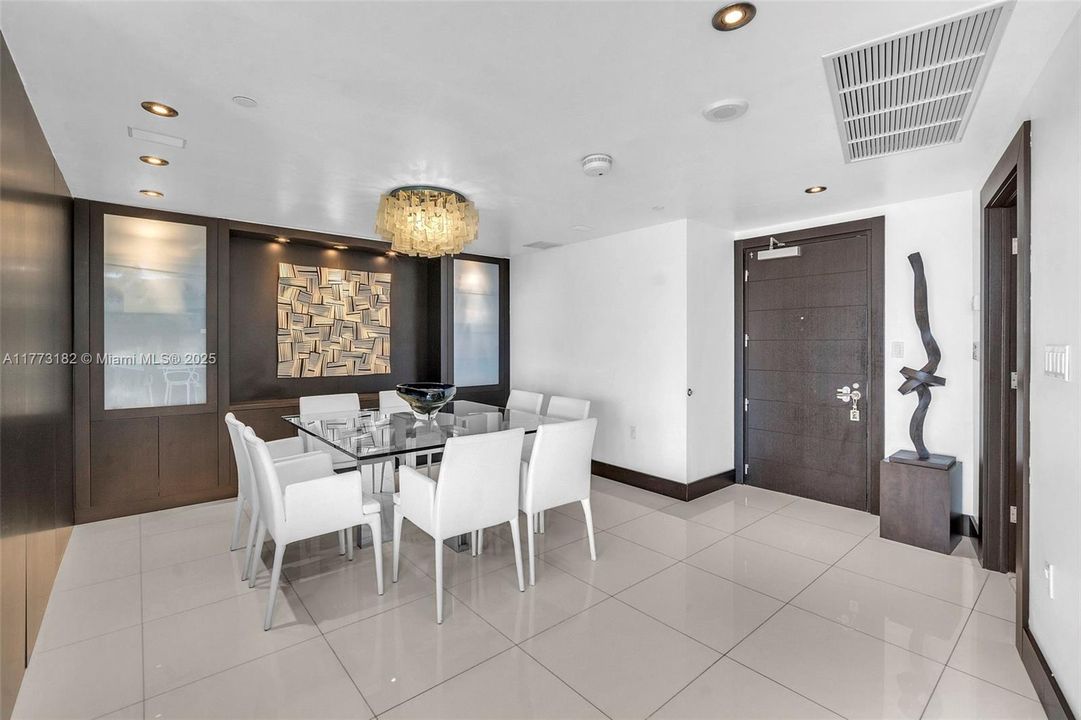 最近租的: $8,000 (2 贝兹, 2 浴室, 1500 平方英尺)