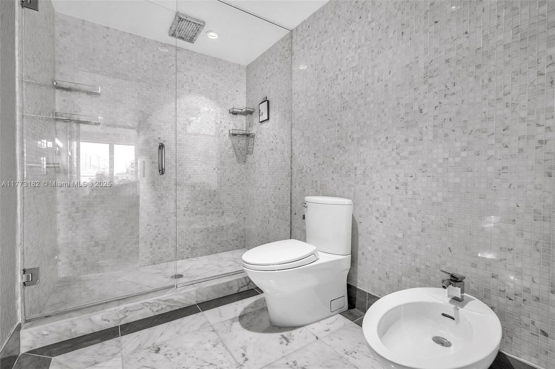 最近租的: $8,000 (2 贝兹, 2 浴室, 1500 平方英尺)