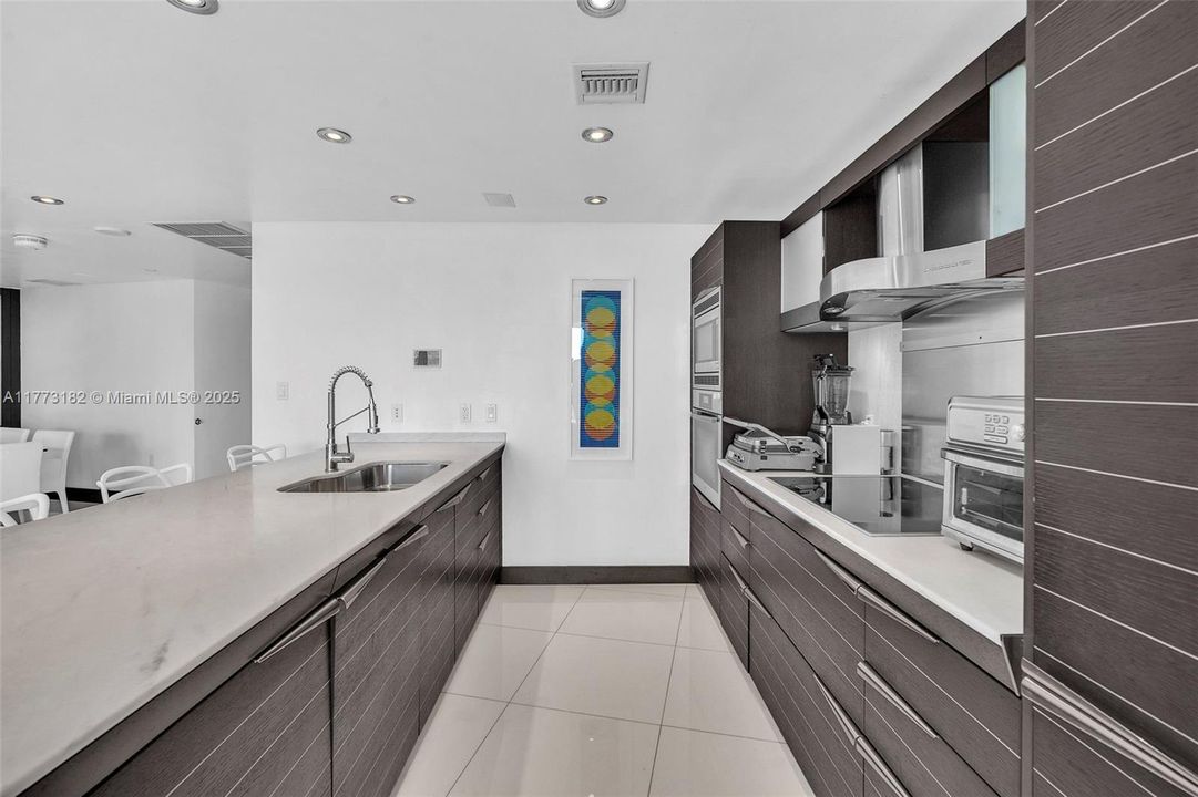 最近租的: $8,000 (2 贝兹, 2 浴室, 1500 平方英尺)