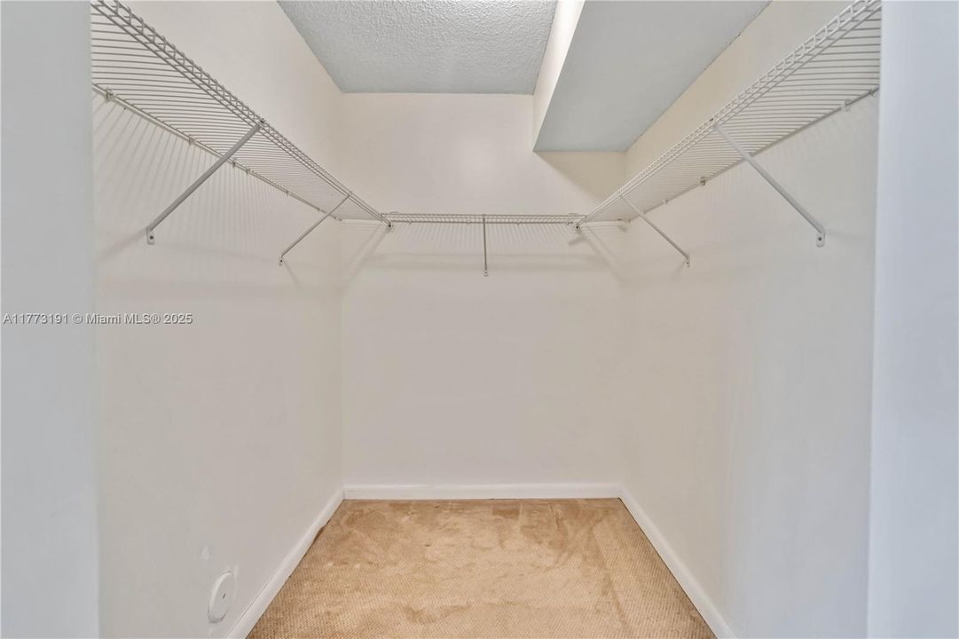 最近租的: $2,100 (2 贝兹, 2 浴室, 932 平方英尺)