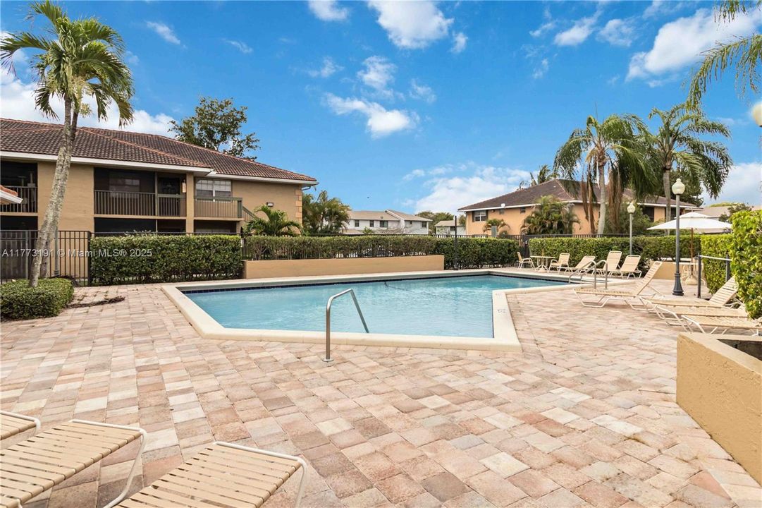 最近租的: $2,100 (2 贝兹, 2 浴室, 932 平方英尺)