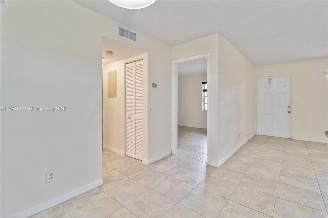 最近租的: $2,100 (2 贝兹, 2 浴室, 932 平方英尺)