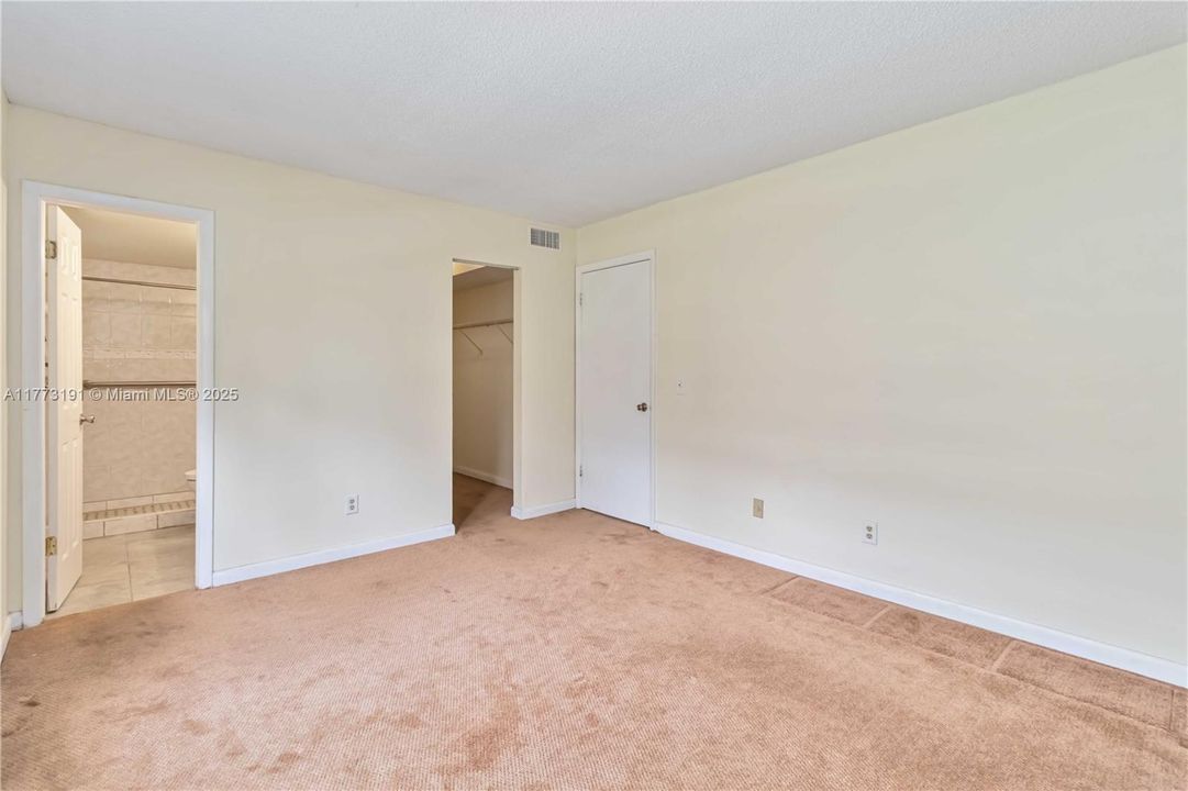 最近租的: $2,100 (2 贝兹, 2 浴室, 932 平方英尺)