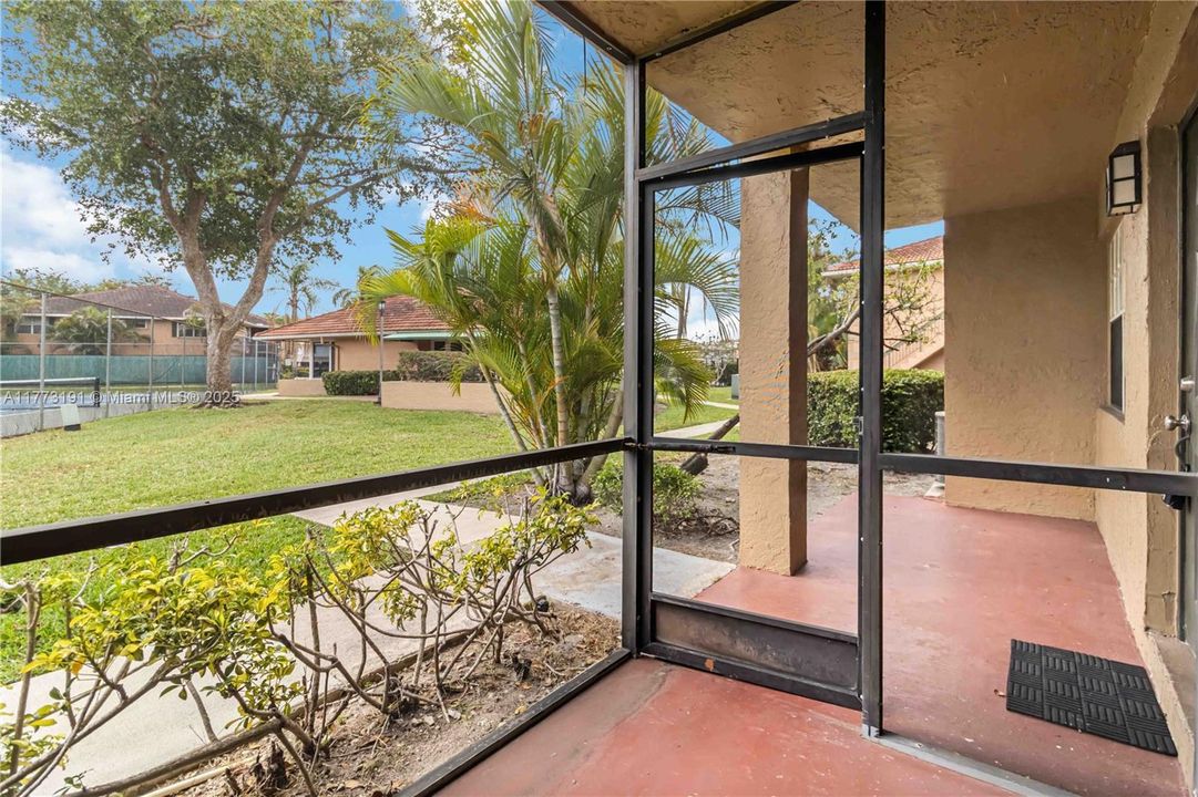 最近租的: $2,100 (2 贝兹, 2 浴室, 932 平方英尺)