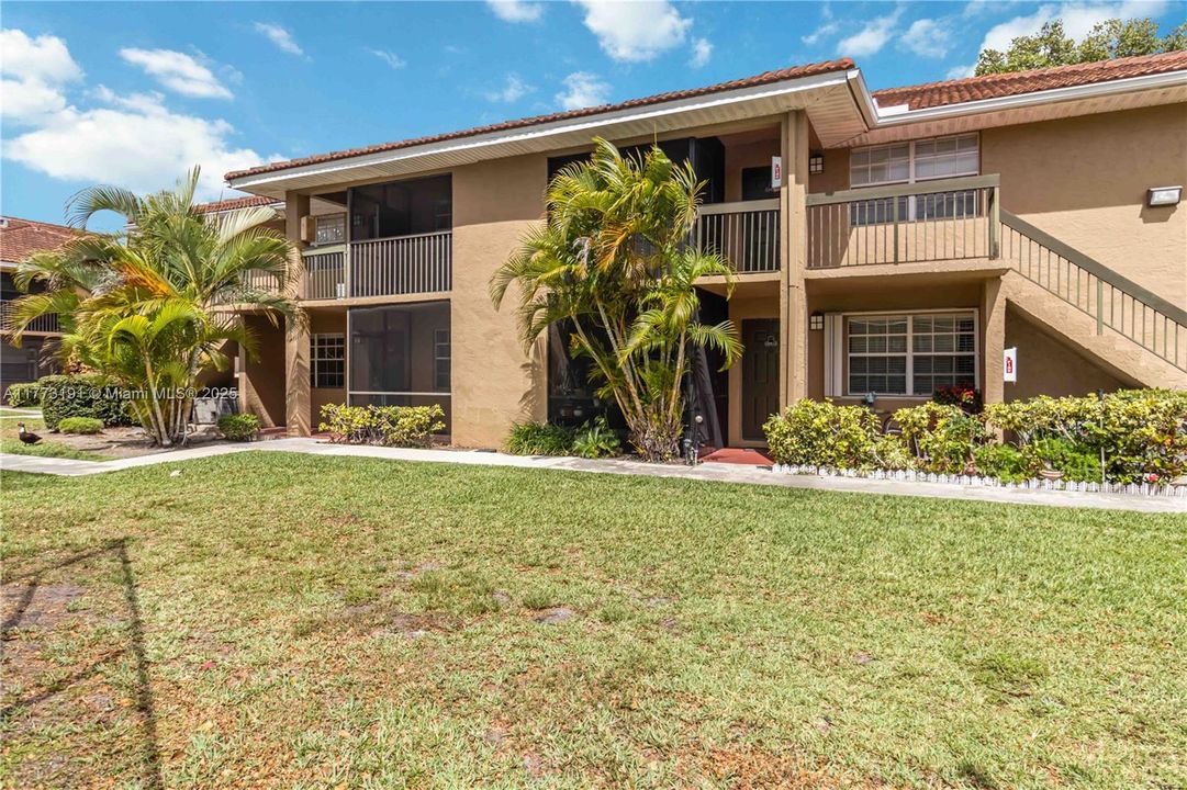 最近租的: $2,100 (2 贝兹, 2 浴室, 932 平方英尺)